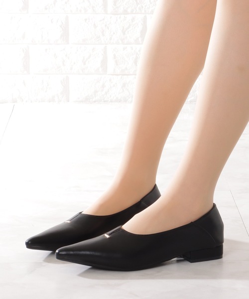 Lace Ladies（レースレディース）の「メタリック バー付き Vカット ローヒール パンプス（パンプス・レディース・ブラック/アイボリー・22.5/23/23.5/24/24.5）」の5枚目の写真
