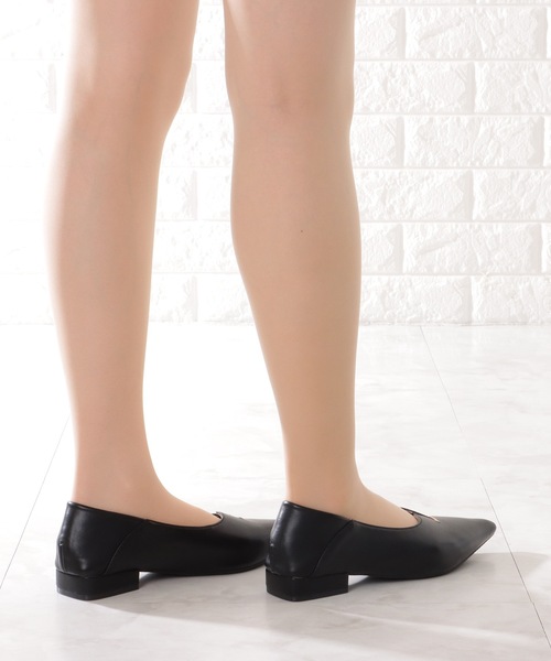 Lace Ladies（レースレディース）の「メタリック バー付き Vカット ローヒール パンプス（パンプス・レディース・ブラック/アイボリー・22.5/23/23.5/24/24.5）」の8枚目の写真