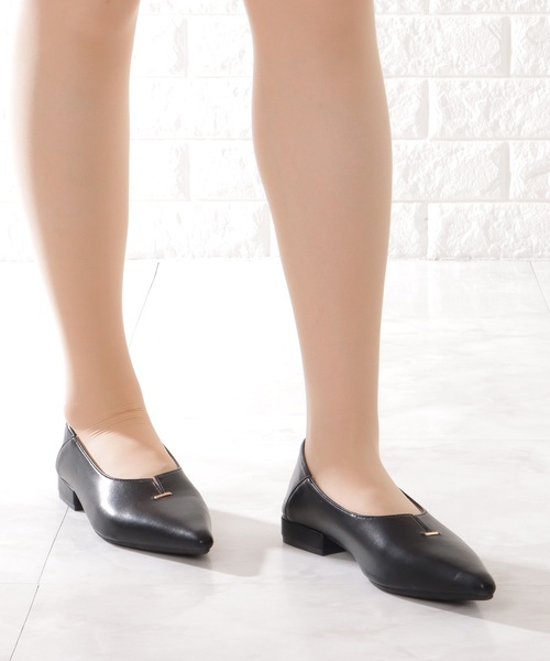 Lace Ladies（レースレディース）の「メタリック バー付き Vカット ローヒール パンプス（パンプス・レディース・ブラック/アイボリー・22.5/23/23.5/24/24.5）」の10枚目の写真