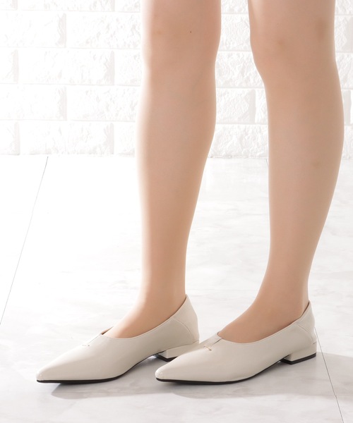 Lace Ladies（レースレディース）の「メタリック バー付き Vカット ローヒール パンプス（パンプス・レディース・ブラック/アイボリー・22.5/23/23.5/24/24.5）」の12枚目の写真