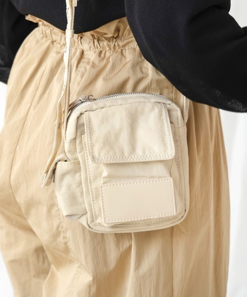 Bou Jeloud(ブージュルード)の「ナイロン合皮切替ミニBAG(ショルダーバッグ・レディース・ブラック/カーキ/アイボリー・ONESIZE)」の10枚目の写真
