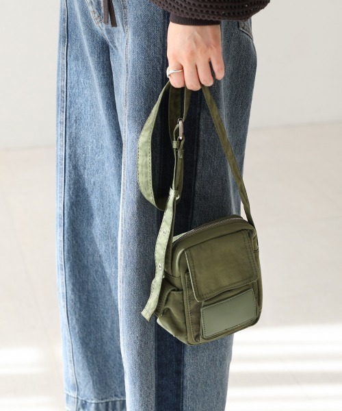 Bou Jeloud(ブージュルード)の「ナイロン合皮切替ミニBAG(ショルダーバッグ・レディース・ブラック/カーキ/アイボリー・ONESIZE)」の14枚目の写真