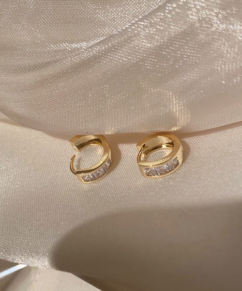 LA VORAGINE(ラ ヴォラジネ)の「アレルギー対応ミニピアス(ピアス(両耳用)・レディース・シルバー/ゴールド・M/L)」の1枚目の写真