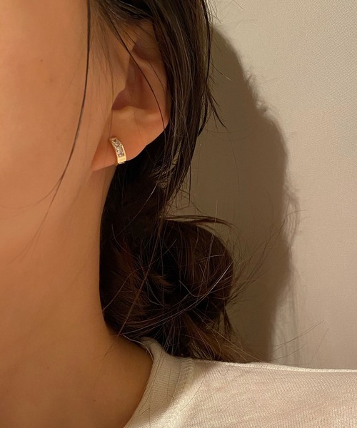 LA VORAGINE(ラ ヴォラジネ)の「アレルギー対応ミニピアス(ピアス(両耳用)・レディース・シルバー/ゴールド・M/L)」の3枚目の写真