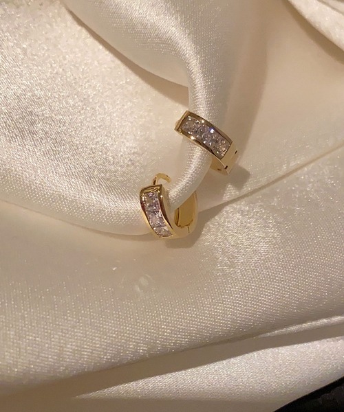 LA VORAGINE(ラ ヴォラジネ)の「アレルギー対応ミニピアス(ピアス(両耳用)・レディース・シルバー/ゴールド・M/L)」の7枚目の写真