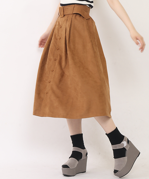 one after another NICE CLAUP（ワンアフターアナザーナイスクラップ）の「【mer11月号掲載 ナイスクラップ】ベルト付ミモレスカート（スカート・レディース・キャメル/カーキ/ドット・FREE）」の2枚目の写真