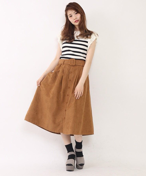 one after another NICE CLAUP（ワンアフターアナザーナイスクラップ）の「【mer11月号掲載 ナイスクラップ】ベルト付ミモレスカート（スカート・レディース・キャメル/カーキ/ドット・FREE）」の4枚目の写真