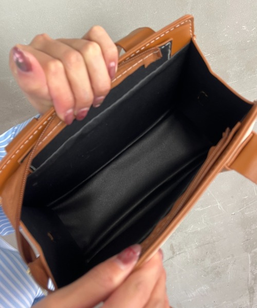 Loco Ocean(ロコオーシャン)の「【スクエアバッグ】フェイクレザー 配色 / 2way ハンドバッグ ショルダーバッグ(トートバッグ・レディース・ブラック/ホワイト/グリーン・ONE SIZE)」の10枚目の写真