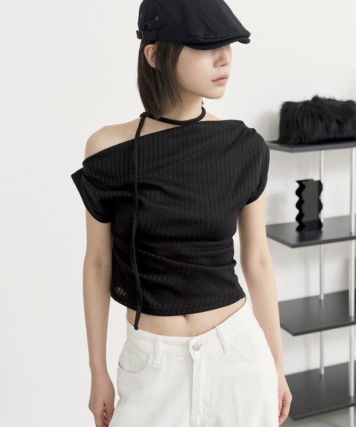 UNE MANSION(ユヌマンション)の「オープンショルダーサイドシャーリングマフラーSETカットソー(Tシャツ/カットソー・レディース・グレー/ブラック/ブルー・FREE)」の2枚目の写真