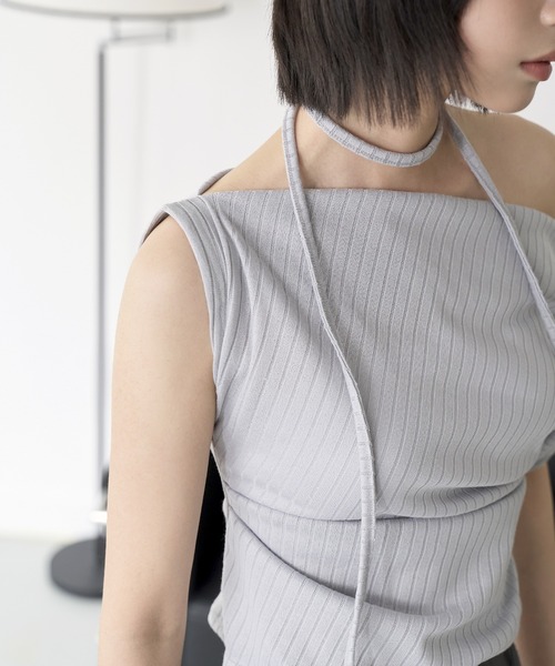 UNE MANSION(ユヌマンション)の「オープンショルダーサイドシャーリングマフラーSETカットソー(Tシャツ/カットソー・レディース・グレー/ブラック/ブルー・FREE)」の8枚目の写真