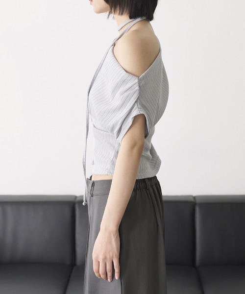 UNE MANSION(ユヌマンション)の「オープンショルダーサイドシャーリングマフラーSETカットソー(Tシャツ/カットソー・レディース・グレー/ブラック/ブルー・FREE)」の16枚目の写真