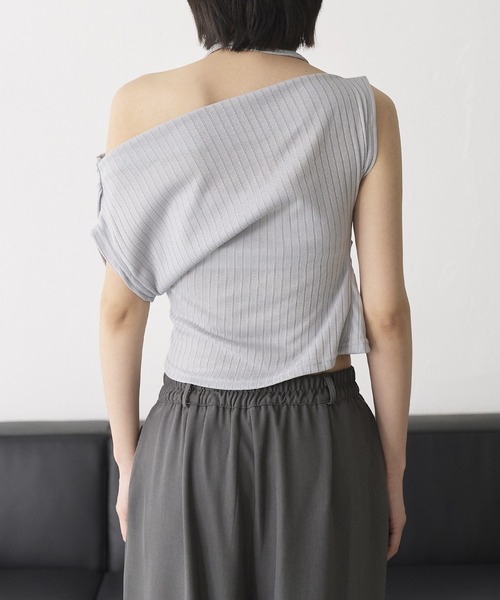 UNE MANSION(ユヌマンション)の「オープンショルダーサイドシャーリングマフラーSETカットソー(Tシャツ/カットソー・レディース・グレー/ブラック/ブルー・FREE)」の17枚目の写真