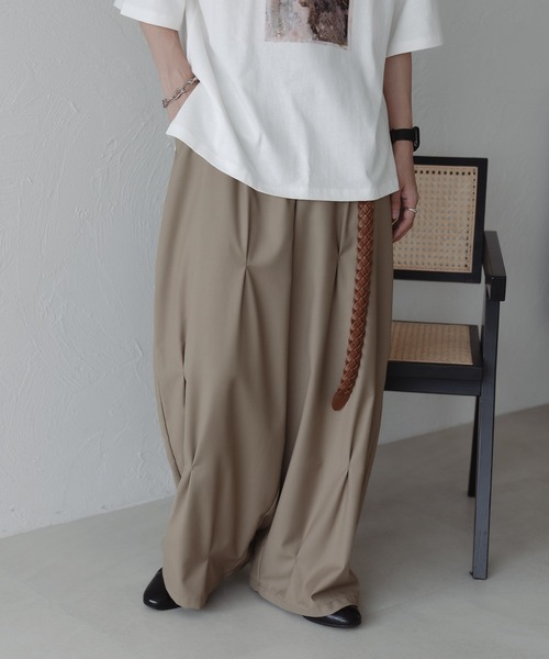 epnok(エプノック)の「メニータックワイドパンツ(スラックス・メンズ・ベージュ/グレー・SMALL/MEDIUM/LARGE)」の1枚目の写真