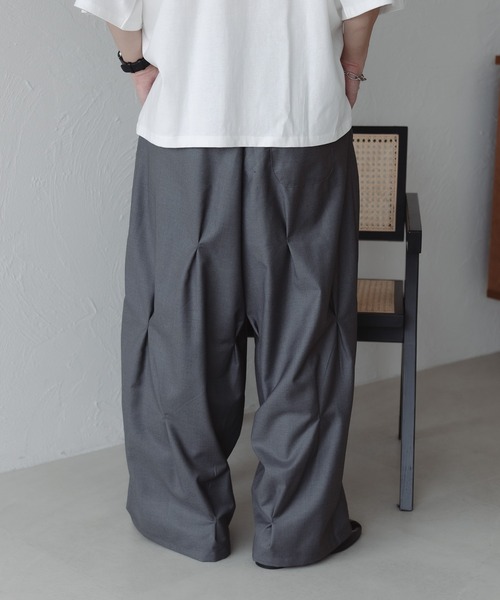 epnok(エプノック)の「メニータックワイドパンツ(スラックス・メンズ・ベージュ/グレー・SMALL/MEDIUM/LARGE)」の5枚目の写真