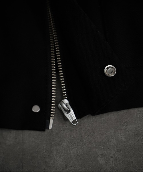 PLAN To（プラントゥ）の「Oversized Flight Blouson - オーバーサイズフライトブルゾン (合成皮革 / TR素材)（ブルゾン・メンズ・ブラック/ブラック系その他/チャコールグレー・SMALL/MEDIUM/LARGE）」の11枚目の写真