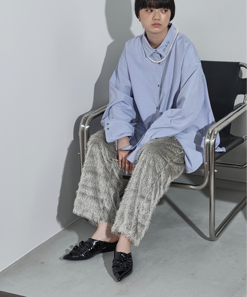 THE YOn(ザヨン)の「フリルギャザーポインテッドトゥミュール(パンプス・レディース・アンティークシルバー/ブラック/シルバー・36/37/38)」の22枚目の写真