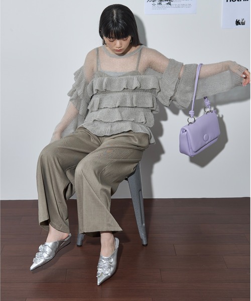THE YOn(ザヨン)の「フリルギャザーポインテッドトゥミュール(パンプス・レディース・アンティークシルバー/ブラック/シルバー・36/37/38)」の8枚目の写真