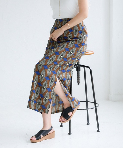 LEPSIM(レプシィム)の「アフリカンプリントナロースカート 127632(スカート・レディース・レッド/キャメル/ブルー・FREE)」の22枚目の写真