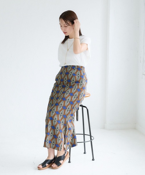 LEPSIM(レプシィム)の「アフリカンプリントナロースカート 127632(スカート・レディース・レッド/キャメル/ブルー・FREE)」の21枚目の写真