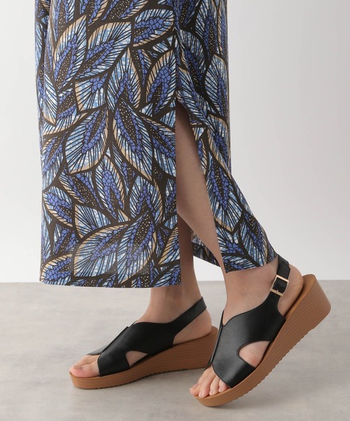 LEPSIM(レプシィム)の「アフリカンプリントナロースカート 127632(スカート・レディース・レッド/キャメル/ブルー・FREE)」の4枚目の写真