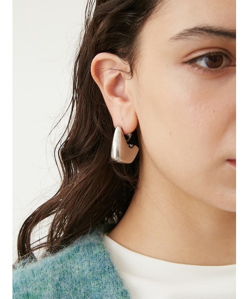 Mila Owen(ミラオーウェン)の「メタルボリュームイヤリング(イヤリング・レディース・シルバー/ゴールド・FREE)」の4枚目の写真