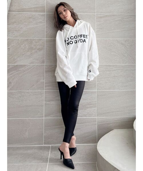 GYDA（ジェイダ）の「NO COFFEE NO GYDAスウェットパーカー（パーカー・レディース・オフホワイト/ブラック・FREE）」の8枚目の写真