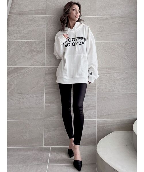 GYDA（ジェイダ）の「NO COFFEE NO GYDAスウェットパーカー（パーカー・レディース・オフホワイト/ブラック・FREE）」の9枚目の写真