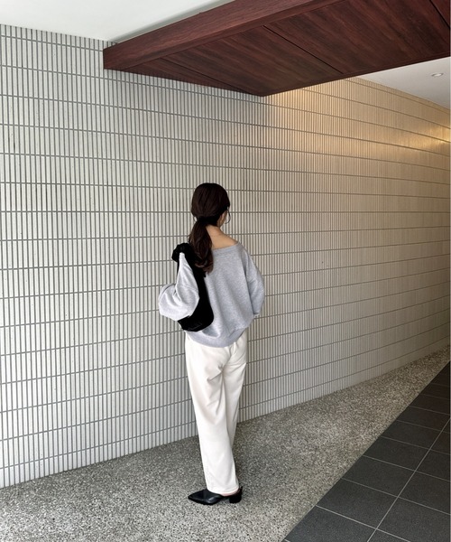 Amiur（エミレ）の「2way off shoulder pullover / 2wayオフショルダープルオーバー（Tシャツ/カットソー・レディース・オフホワイト/グレー/チャコール・FREE）」の7枚目の写真