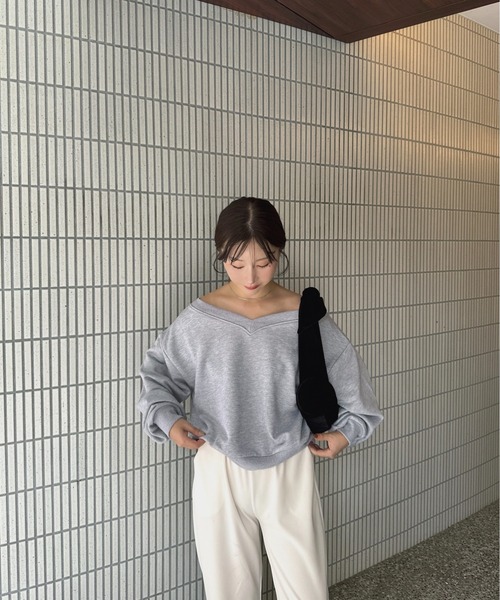 Amiur（エミレ）の「2way off shoulder pullover / 2wayオフショルダープルオーバー（Tシャツ/カットソー・レディース・オフホワイト/グレー/チャコール・FREE）」の8枚目の写真