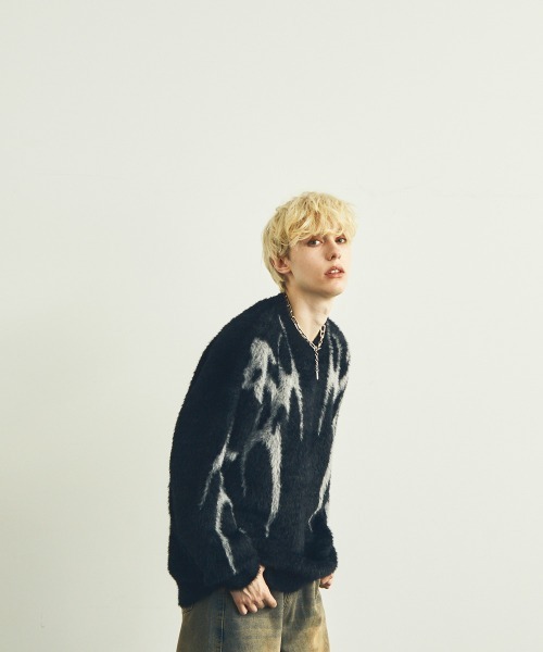 Shoowtime(ショウタイム)の「オーバーサイズビッグモヘアライクニットセーター(ニット/セーター・メンズ・ブラック/パープル・MEDIUM/LARGE/SMALL)」の8枚目の写真