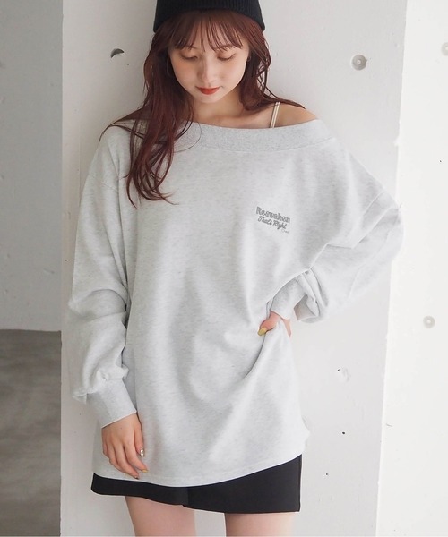 tiptop（ティップトップ）の「裏毛ラメロゴ刺繍オフショルプル