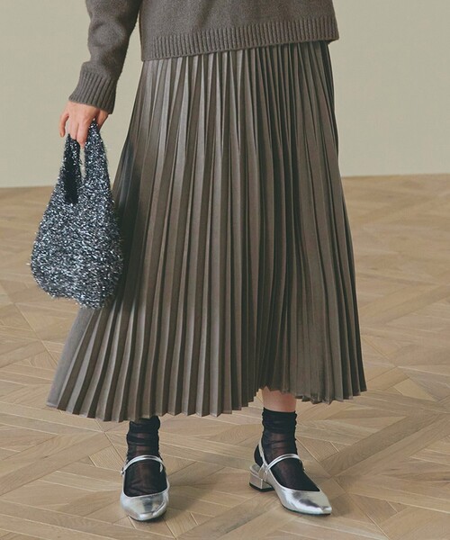 grove（グローブ）の「スウェーディサテンプリーツスカート（スカート・レディース・ナチュラル/ベージュ系その他5/ブラウン系その他/モスグリーン系1/ダークグレー/ブラック系・02/03/01/04/05）」の4枚目の写真