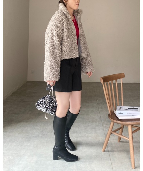She's Closet（シーズクローゼット）の「スタンドカラーショート丈ジップアッププードルファーボアブルゾンコート（ブルゾン・レディース・アイボリー/グレイッシュベージュ/ブラウン/チャコール・FREE）」の7枚目の写真