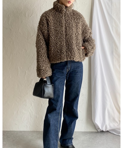 She's Closet（シーズクローゼット）の「スタンドカラーショート丈ジップアッププードルファーボアブルゾンコート（ブルゾン・レディース・アイボリー/グレイッシュベージュ/ブラウン/チャコール・FREE）」の15枚目の写真