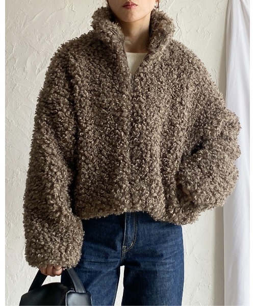 She's Closet（シーズクローゼット）の「スタンドカラーショート丈ジップアッププードルファーボアブルゾンコート（ブルゾン・レディース・アイボリー/グレイッシュベージュ/ブラウン/チャコール・FREE）」の17枚目の写真