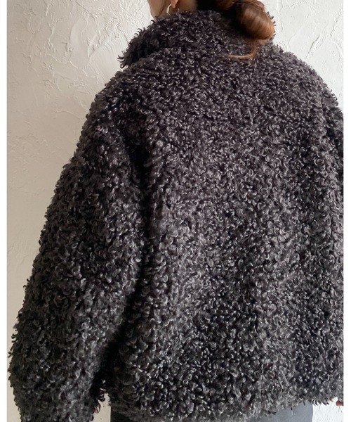 She's Closet（シーズクローゼット）の「スタンドカラーショート丈ジップアッププードルファーボアブルゾンコート（ブルゾン・レディース・アイボリー/グレイッシュベージュ/ブラウン/チャコール・FREE）」の19枚目の写真