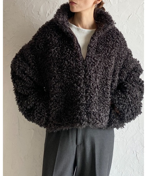 She's Closet（シーズクローゼット）の「スタンドカラーショート丈ジップアッププードルファーボアブルゾンコート（ブルゾン・レディース・アイボリー/グレイッシュベージュ/ブラウン/チャコール・FREE）」の20枚目の写真