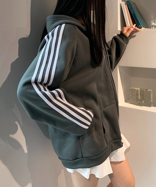lilful(リルフル)の「【裏起毛】サイドライントラックジャージジップパーカーフーディ(パーカー・レディース・チャコール・L/M)」の19枚目の写真