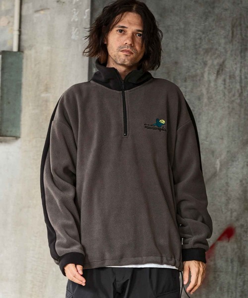 Mark Gonzales（マーク・ゴンザレス）の「【WEB・直営店限定】MARK GONZALES ARTWORK COLLECTION(マーク ゴンザレス)袖ラインフリースジャケット（スウェット・メンズ・パープル/ブラック/チャコール/グリーン/ホワイト・XL/L/M）」の4枚目の写真