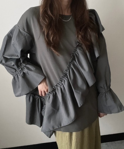 deux amour(ドゥーザムール)の「【ZOZO限定】フリルチュニック(チュニック・レディース・カーキ/ブラック/グレー・FREE)」の2枚目の写真
