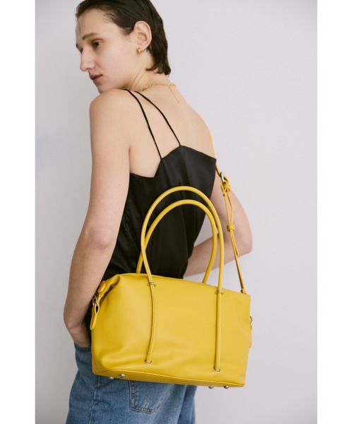 un/neu（アンノイ）の「2WAYナローハンドルスクエアボストン / ペットボトル収納可能 / ショルダーバッグ（ボストンバッグ・レディース・ブラック/イエロー/ブラウン・FREE）」の13枚目の写真