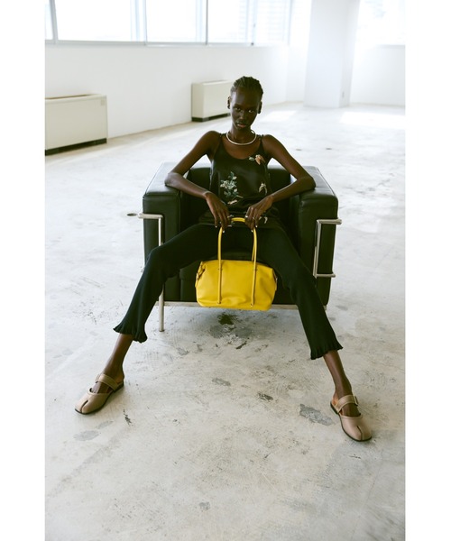 un/neu（アンノイ）の「2WAYナローハンドルスクエアボストン / ペットボトル収納可能 / ショルダーバッグ（ボストンバッグ・レディース・ブラック/イエロー/ブラウン・FREE）」の20枚目の写真