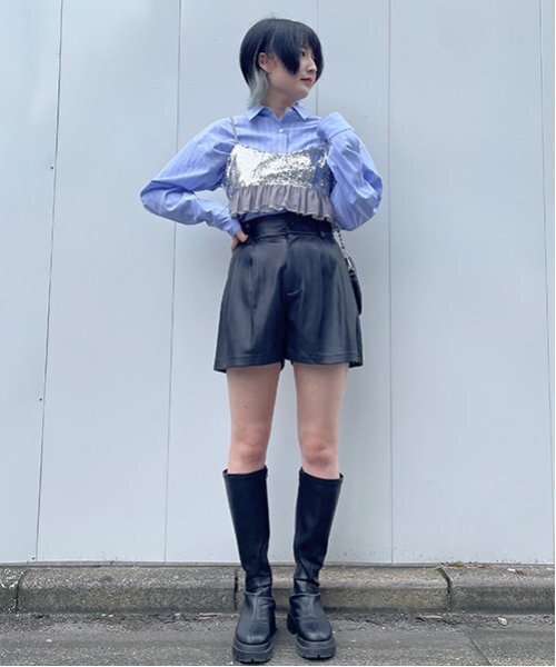 Mi-je(ミジェ)の「スパンコールビスチェ【韓国ファッション】(ベスト・レディース・シルバー/ブラック・F)」の4枚目の写真
