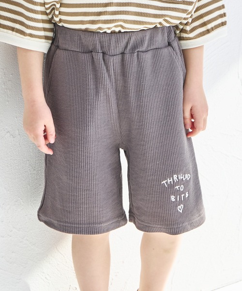 pairmanon(ペアマノン)の「【ふんわりワッフル】刺繍入り ベーシックハーフパンツ(スウェットパンツ・キッズ・ブラック/モカ/オレンジ系その他・100/130/150/90/140/120/110)」の2枚目の写真