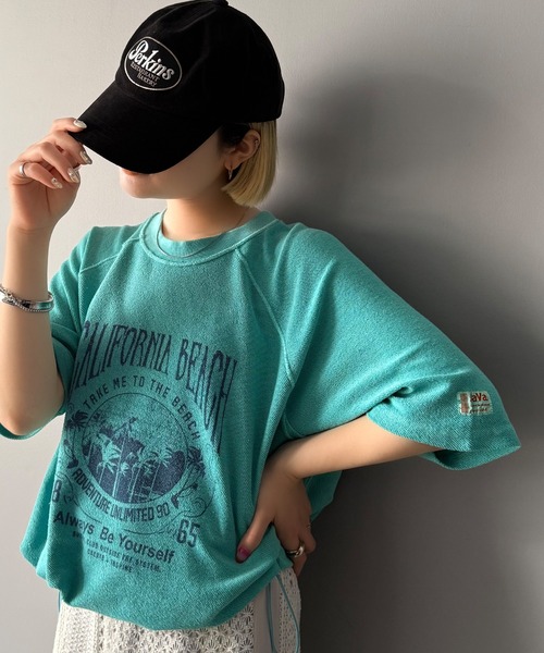 Java（ジャバ）の「《JaVaジャバコラボ》こなれ感叶う大人のゆるスタイル。裏使いヴィンテージライクピグメントプリント半袖スウェット(トップス)（スウェット・レディース・アイボリー/チャコールグレー/グリーン・MEDIUM/SMALL/X-LARGE/LARGE）」の7枚目の写真