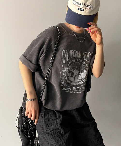 Java（ジャバ）の「《JaVaジャバコラボ》こなれ感叶う大人のゆるスタイル。裏使いヴィンテージライクピグメントプリント半袖スウェット(トップス)（スウェット・レディース・アイボリー/チャコールグレー/グリーン・MEDIUM/SMALL/X-LARGE/LARGE）」の4枚目の写真