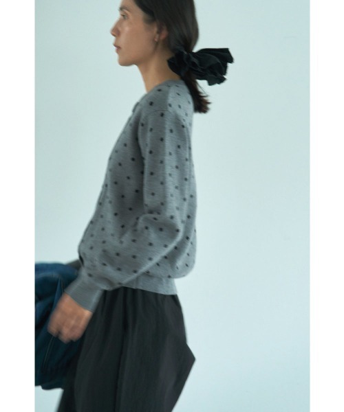 marjour(マージュール)の「JACQUARD DOT KNIT CARDIGAN(カーディガン/ボレロ・レディース・グレー・M)」の7枚目の写真