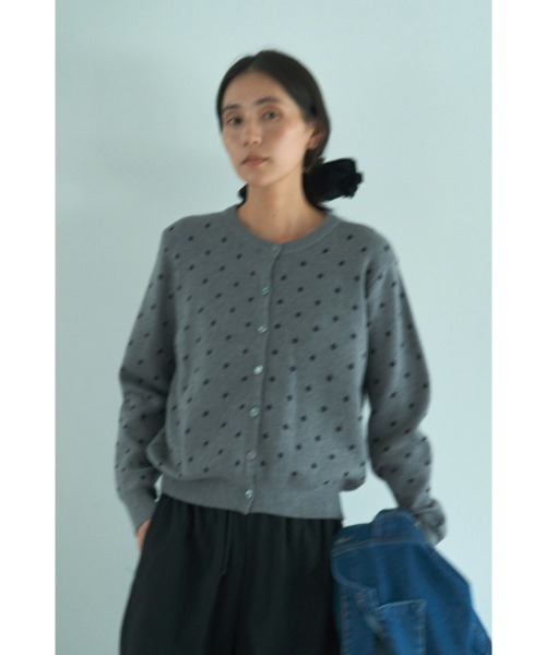 marjour(マージュール)の「JACQUARD DOT KNIT CARDIGAN(カーディガン/ボレロ・レディース・グレー・M)」の8枚目の写真