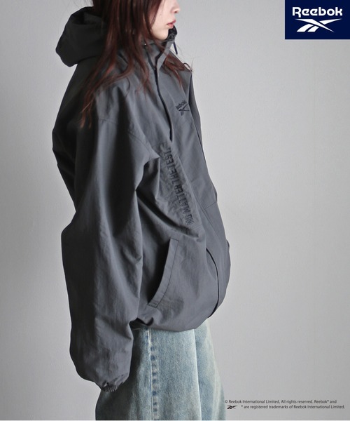 COURO(コウロ)の「【Reebok/リーボック】 別注 スモールベクター刺繍ナイロンマウンテンパーカー(マウンテンパーカー・レディース・ネイビー/アイボリー/ブラック/ライトグレー/チャコールグレー/カーキ/グリーン系/ダークブラウン/ライトグリーン/グレイッシュブルー・L/M/XL)」の19枚目の写真