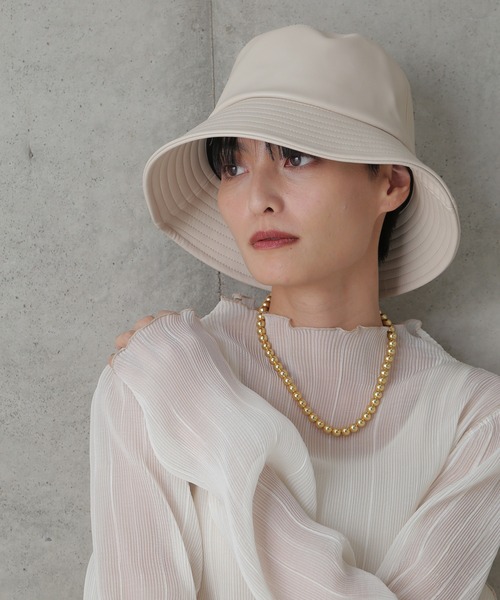 ROSE BUD(ローズバッド)の「フェイクレザーバケットハット(ハット・レディース・ホワイト/ブラック・ONE SIZE)」の2枚目の写真